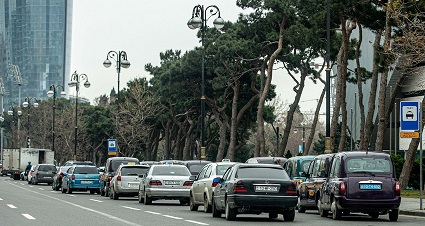 Azərbaycanda taksi duracaqlarında başqa avtomobil saxlayanlar cərimələnəcək