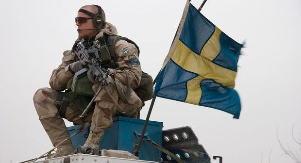 İsveç hərbçilərini Rusiya ilə sərhədə göndərdi