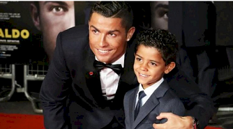 Ronaldo: “Oğlum ona nə vaxt telefon alacağımı soruşur“