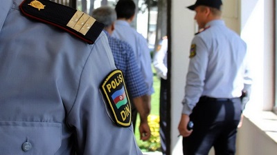 Azərbaycanda yas mərasimində polis rəisinə xəsarət yetirdilər