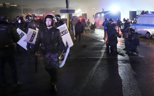 Qazaxıstandakı aksiyalarda 95 polis xəsarət alıb, 200 etirazçı saxlanılıb