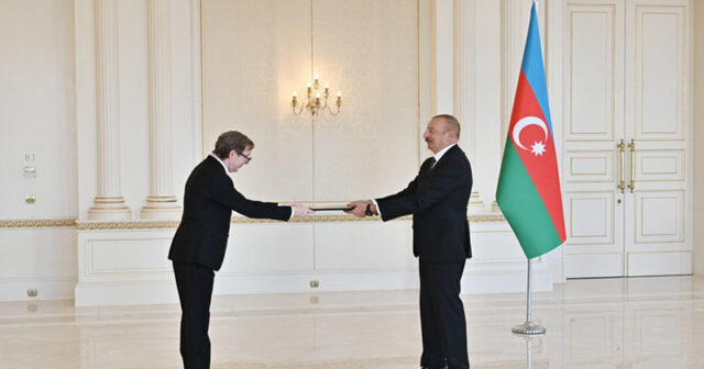 İlham Əliyev yeni səfirlərin etimadnamələrini qəbul etdi (FOTOLAR)