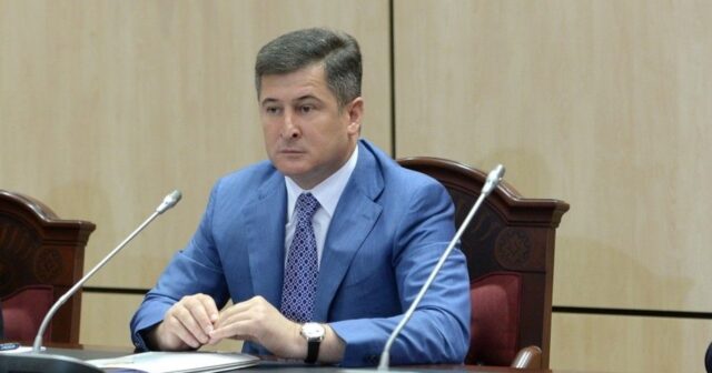 Kərəm Həsənovun bacısı onu aldadıb 2 milyon alan “falçı” ilə razılığa gəlir