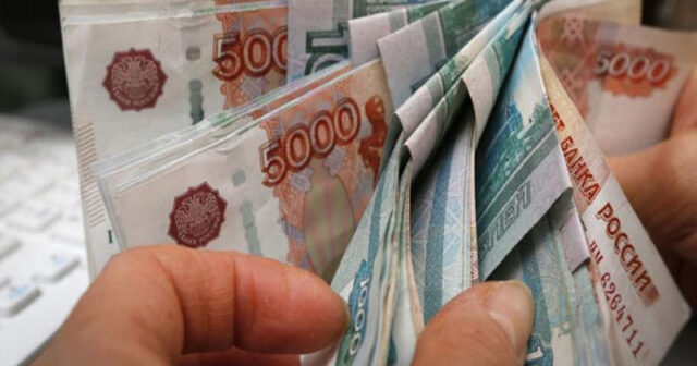 Rubl və Rusiya fond bazarı son həddə qədər çökdü, ticarət dayandı