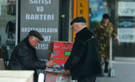 “250 AZN təqaüd alanların aylığı 17 manat artacaq”