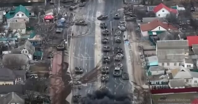 RUSİYANIN TANK KOLONU MƏHV EDİLDİ – Polk komandiri öldürüldü (VİDEO)