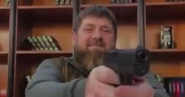 Kadırov efirə tapança ilə çıxdı – Video