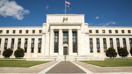 Pulumuzu manatla, yoxsa dollarla saxlayaq? – FED-in qərarındakı QEYRİ-MÜƏYYƏNLİKLƏR