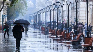 Yağıntılı hava sabah da davam edəcək
