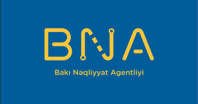 BNA ƏMƏKDAŞI MAŞINDA OTURAN SÜRÜCÜYƏ CƏRİMƏ YAZDI, QAÇDI – FOTO