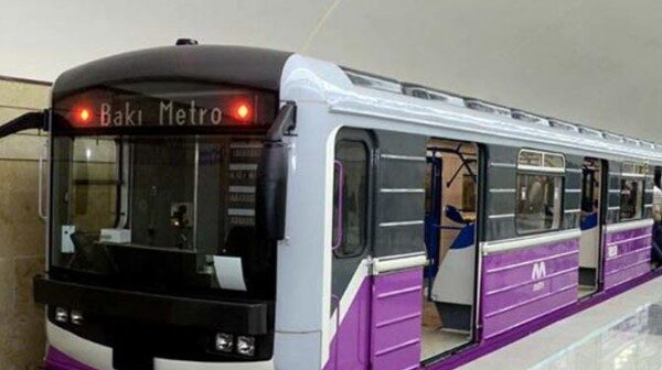 Sərnişinlər düşürüldü – Metroda PROBLEM
