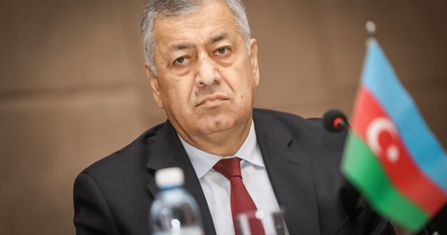 Vahid Əhmədov: “Qubada villaları var, gedəndə o yolu görmürlər!”