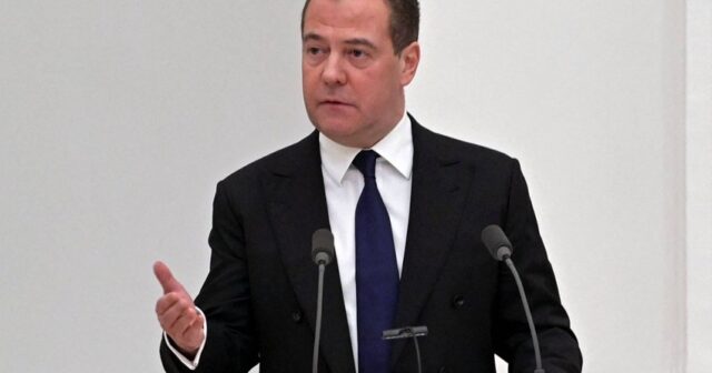 Medvedev: “Starlink”in məhv edilməsi xahişi varsa, nəzərdən keçirərik”