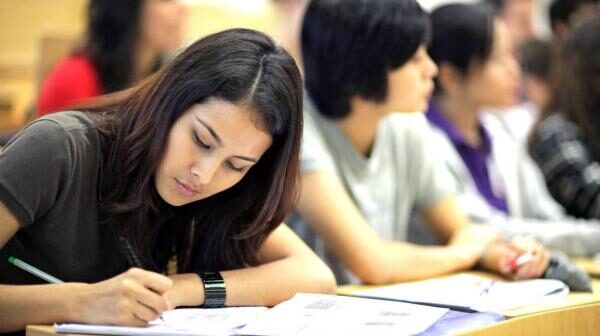 Azərbaycanda tələbələr etiraz edir: Dövlət imtahanı ləğv edilsin