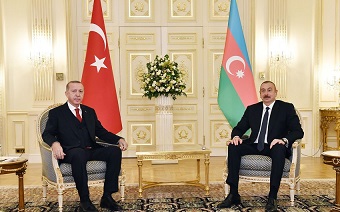 İlham Əliyev: “Əziz qardaşımın bizimlə bərabər olması ikiqat bayramdır”