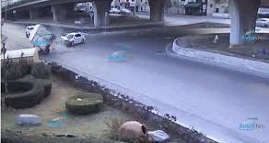 Bakıda yük maşını qəza şəraiti yaratdı – Anbaan video
