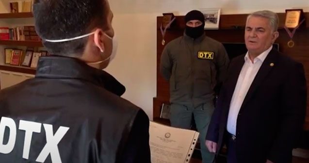 Sabiq icra başçısı əmlaklarını geri istəyir