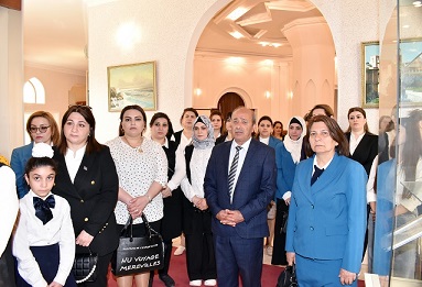 Şirvanda Heydər Əliyevin anadan olmasının 99 illiyinə həsr olunmuş rəsm və kitab sərgisi keçirilib