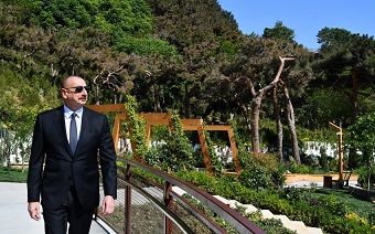 Prezident Bakıda yeni salınmış parkda yaradılan şəraitlə tanış olub