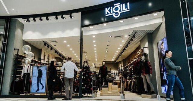 Məşhur brend qadın işçilərinə qadağa qoydu: Diqqətçəkən geyimlər geyinməyin