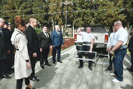 AZƏRBAYCANLI ÇEMPİON GÖMRÜK RƏİSİNİN ÖZBAŞINA ƏMƏLLƏRİNDƏN PREZİDENTƏ AÇIQLADI