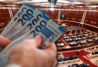 GİLAS ALA BİLMƏYƏN, YETİMÇİLİKLƏ DOLANAN, PULU GÖZÜMÜZƏ BATAN DEPUTATLAR – SOSİAL ŞƏBƏKƏLƏR NƏ YAZIR?