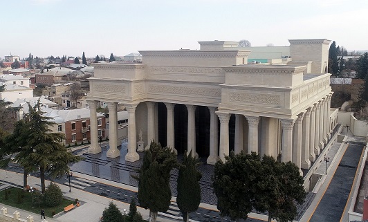 GƏNCƏ DÖVLƏT DRAM TEATRINA BAŞ REJİSSOR TƏYİN OLUNUB
