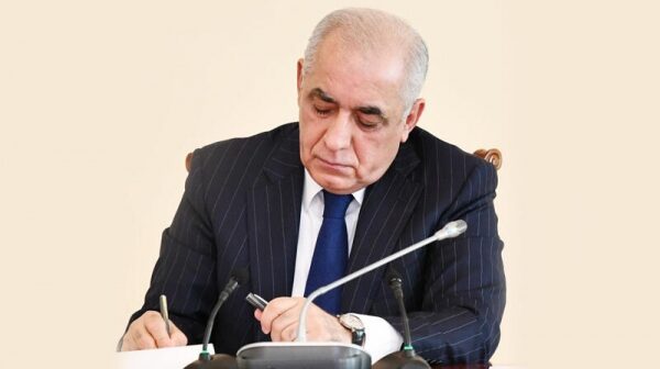 Baş nazir əməkhaqları ilə bağlı qərar imzaladı