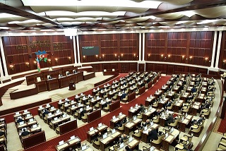 Azərbaycanda deputatların pulları kəsildi – VİDEO