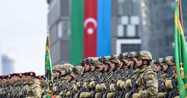 Silahlı Qüvvələr Günü ilə bağlı 114 hərbçi təltif olundu