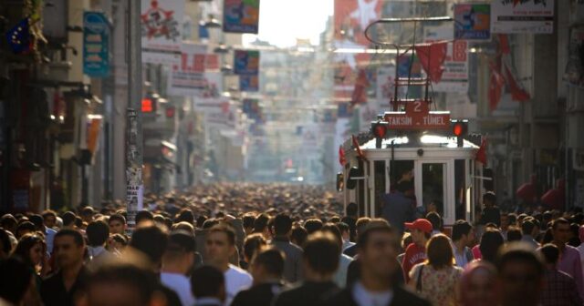 Türkiyə əcnəbilərə ölkə ərazisində qalma icazələrinin verilməsini dayandırıb