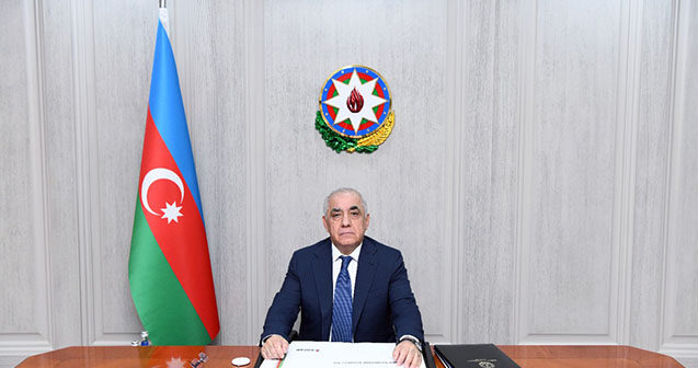 Əli Əsədov nazirləri topladı