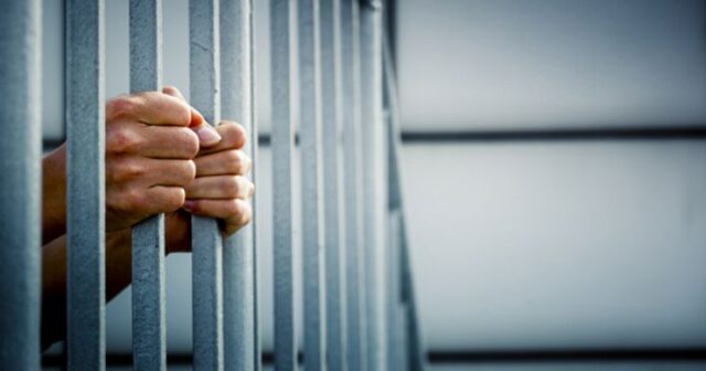 BAKI HƏBSXANASINDA QANLI İNSİDENT: DEPUTATIN QOHUMU YARALANDI – AÇIQLAMA
