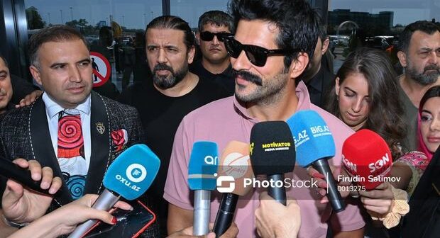 Burak Özçivit Bakıya gəldi: “Sizin məşhurlar arasında ən çox tanıdığım Zabitdir” – FOTO/VİDEO