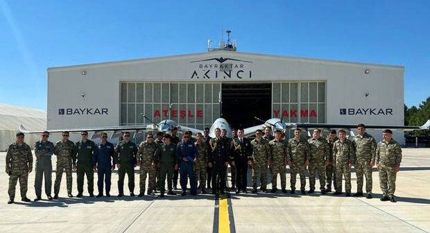 Azərbaycan hərbçiləri “AKINCI”nı idarə etməyi öyrəniblər – FOTO
