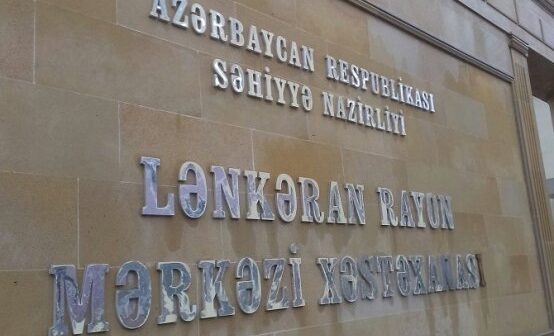LƏNKƏRAN XƏSTƏXANSINDA DƏHŞƏT: QOLLARI QALSTUKLA BAĞLANARAQ ÖLƏN GƏNC ANANIN İŞİ…