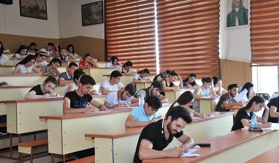 Tələbələrin köçürülməsinə başlanılır