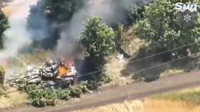 Ağaclıqda gizlənən tankları havaya uçurdular – VİDEO