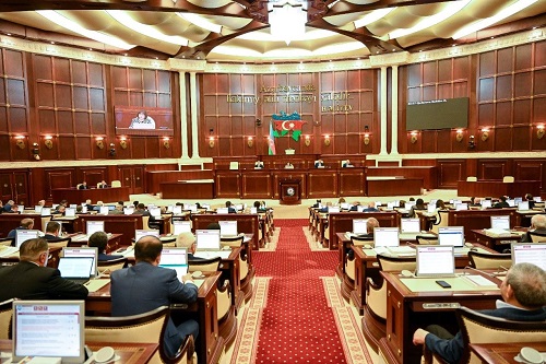 Deputatların maaşı artırıldı