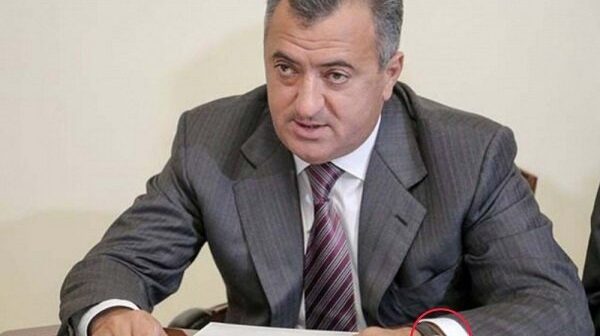 Abdin Fərzəliyevin bir ev qiymətinə olan saatı – FOTO