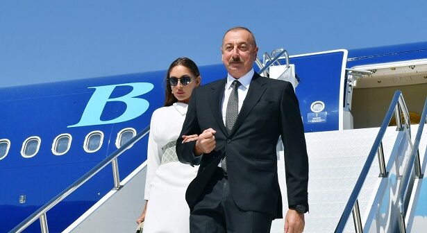 Prezidentlə xanımı Türkiyəyə getdi