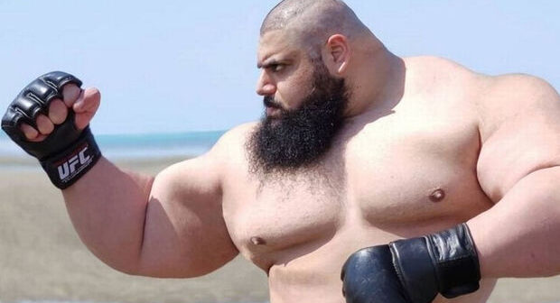İranlı “Hulk” ləqəbli Seccad Qaribi qazaxıstanlıya uduzdu-VİDEO