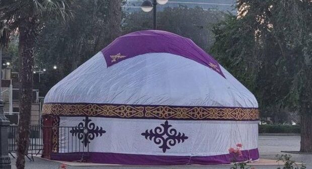Dənizkənarı bulvarda Qazaxıstan milli alaçığı qurulub