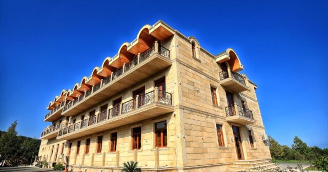 Hirkan Park Otel xanım müştəriləri qovub – “Doktor” gəlir, buranı tərk edin’