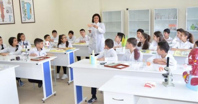 Müəllimlərin yeni qərardan sonra əlavələrlə birgə alacağı əməkhaqqı məlum oldu