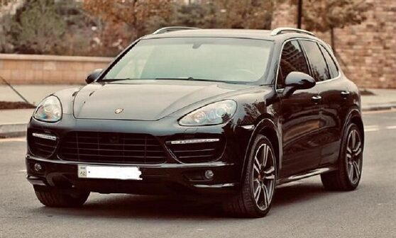 Masazırda qızı zorla “Porsche” ilə qaçırmaq istədi – Polis araşdırır