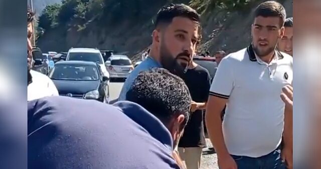 Laza sakinləri turistləri kəndə buraxmadı (SƏBƏB/VİDEO)