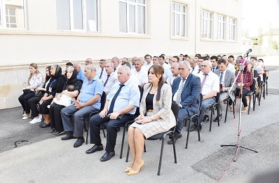 Şirvan Şəhər İcra Hakimiyyətinin başçısı 5 nömrəli orta məktəbdə sakinlərlə səyyar qəbul-görüş keçirib