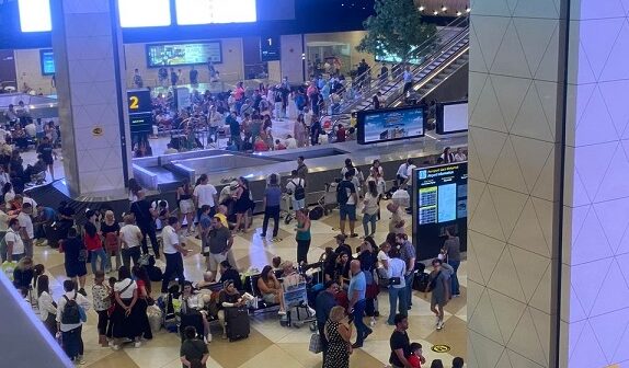 Bakı aeroportunda nə baş verir? – 1 saat, 45 dəqiqədir ki… – FOTO