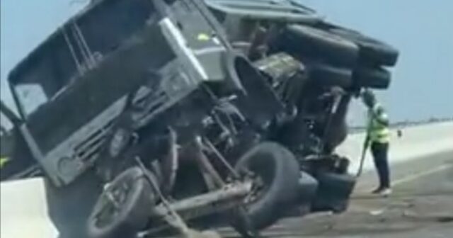 Cəlilabadda “KamAz” qəzaya uğradı – VİDEO